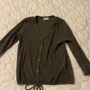 Free Kisses ripped quarter length top